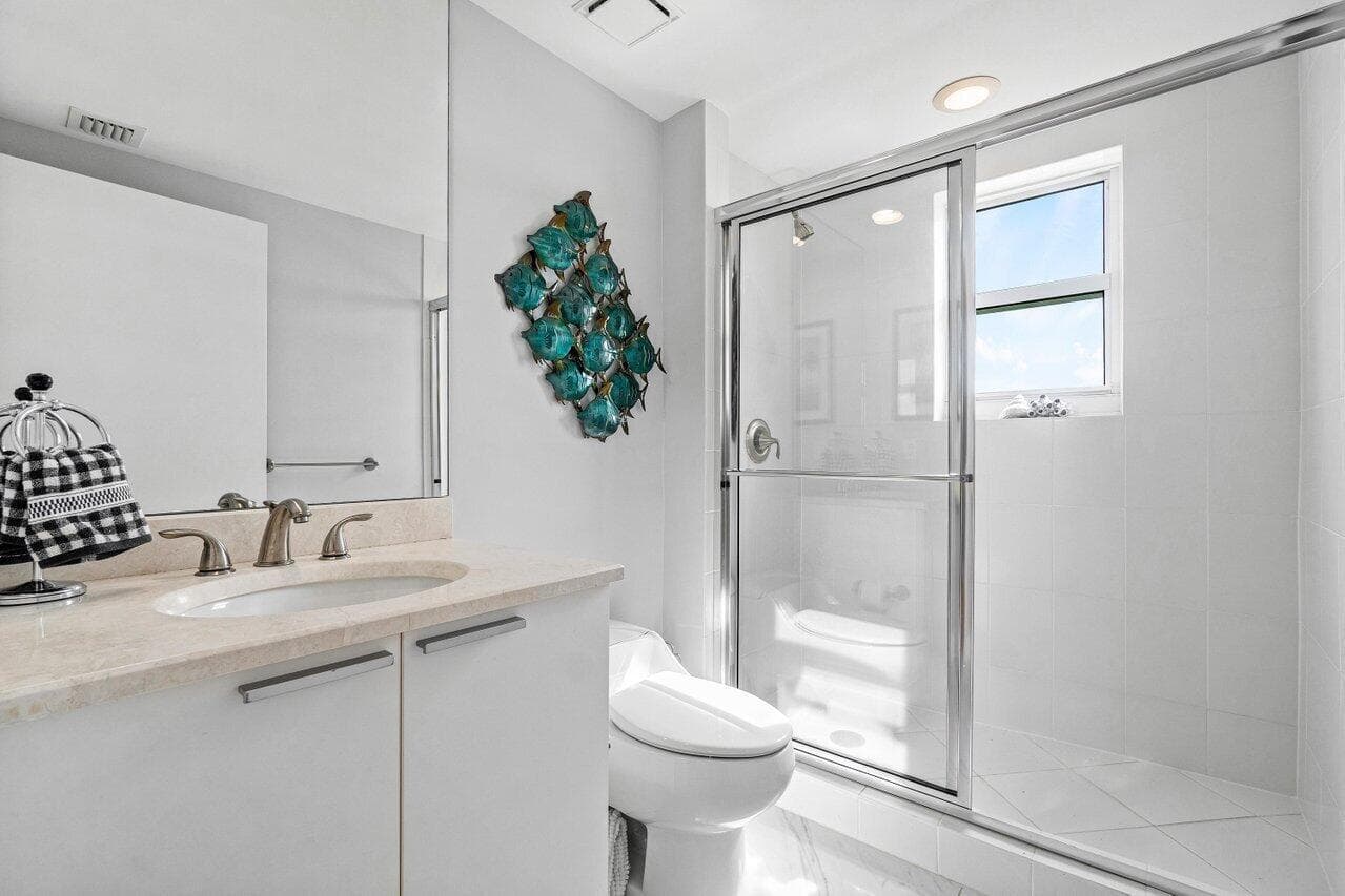 2640 Lake Shore Drive 1216 photo 18