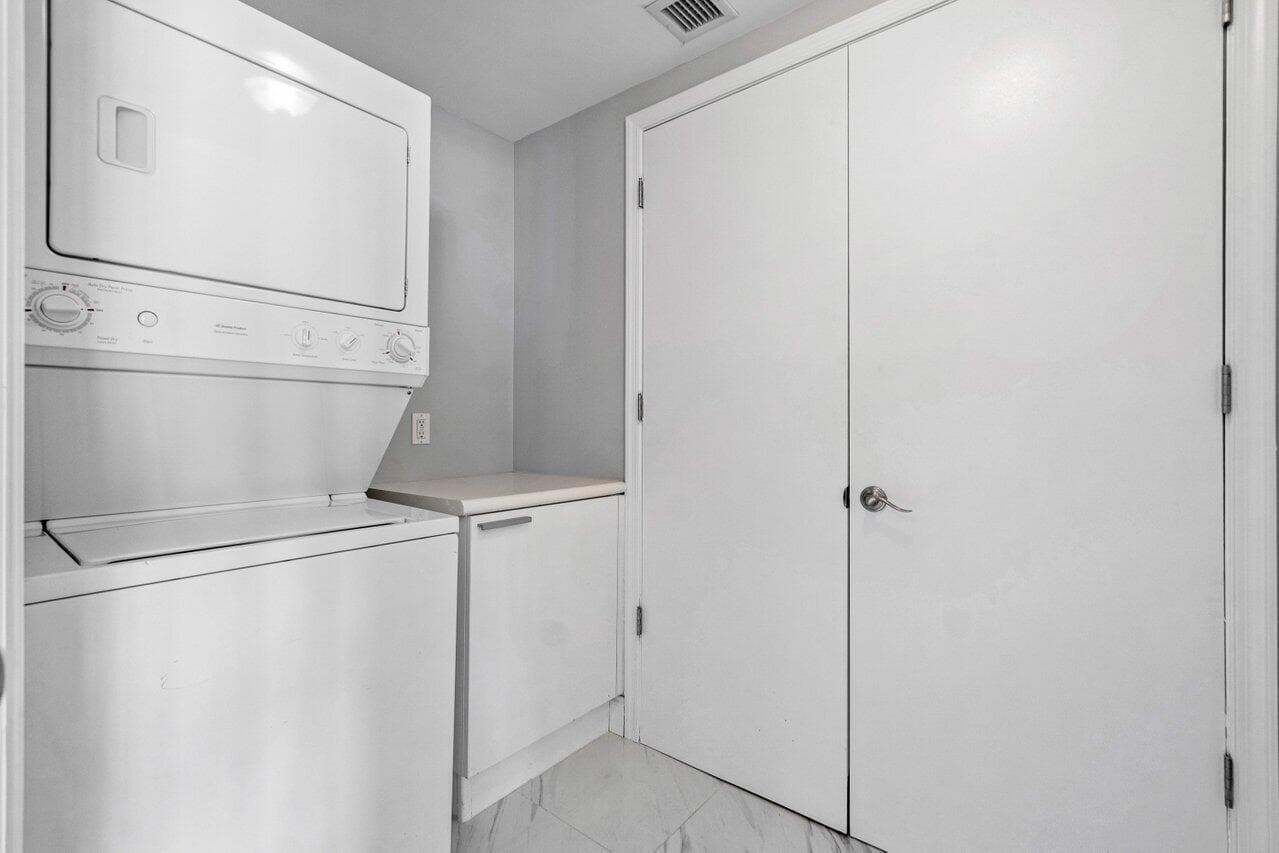 2640 Lake Shore Drive 1216 photo 15