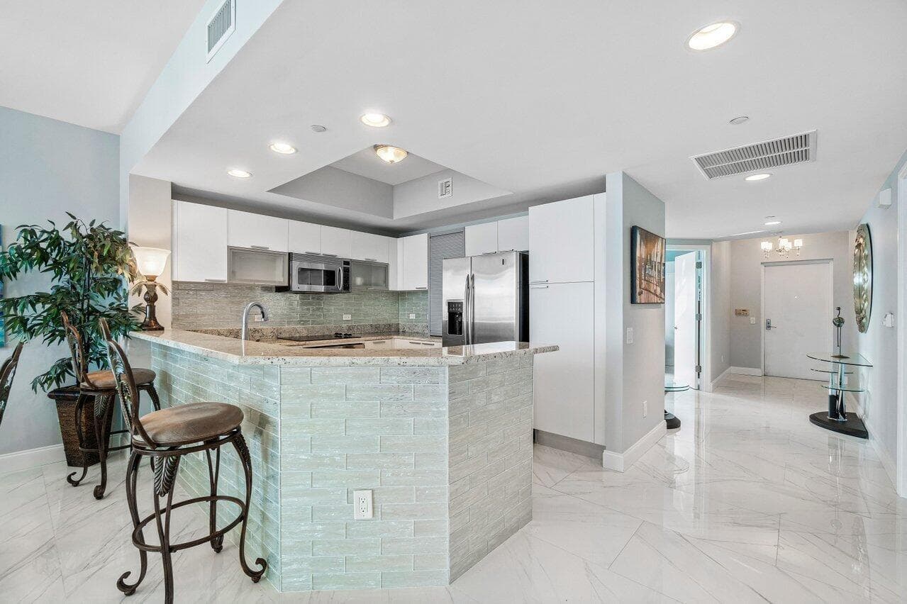 2640 Lake Shore Drive 1216 photo 11