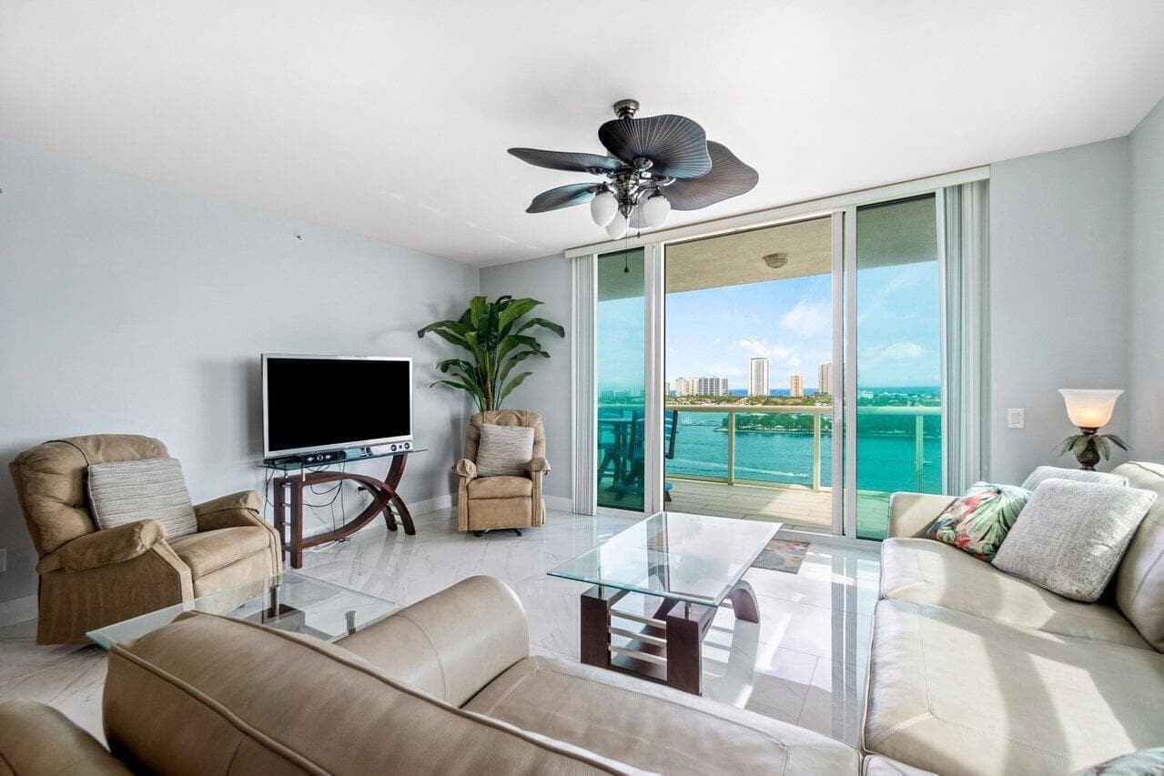 2640 Lake Shore Drive 1216 photo 8