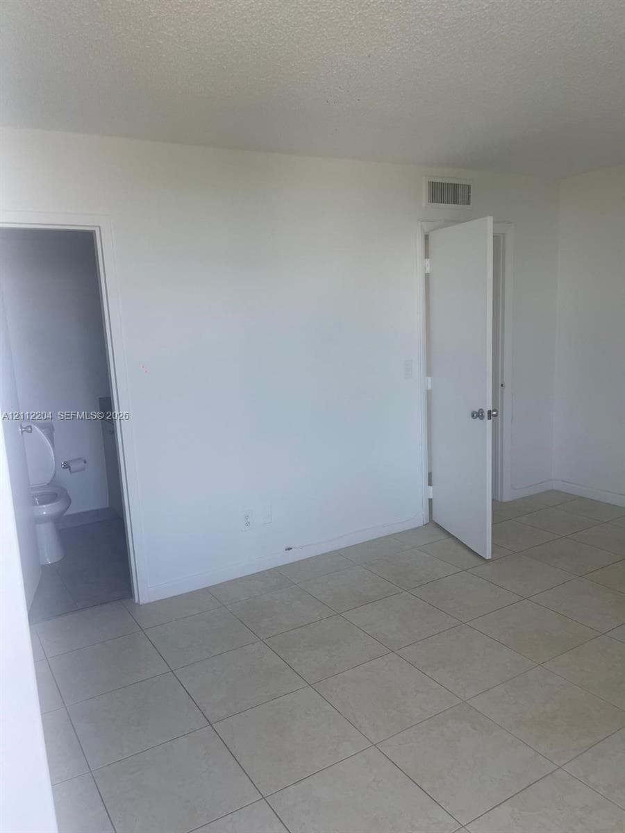 2020 NE 135th St 910 photo 13