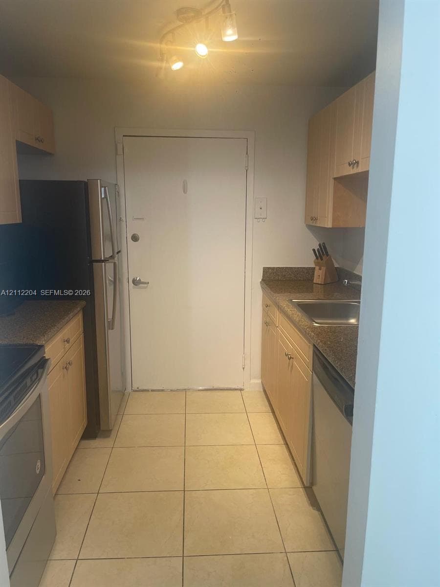2020 NE 135th St 910 photo 5