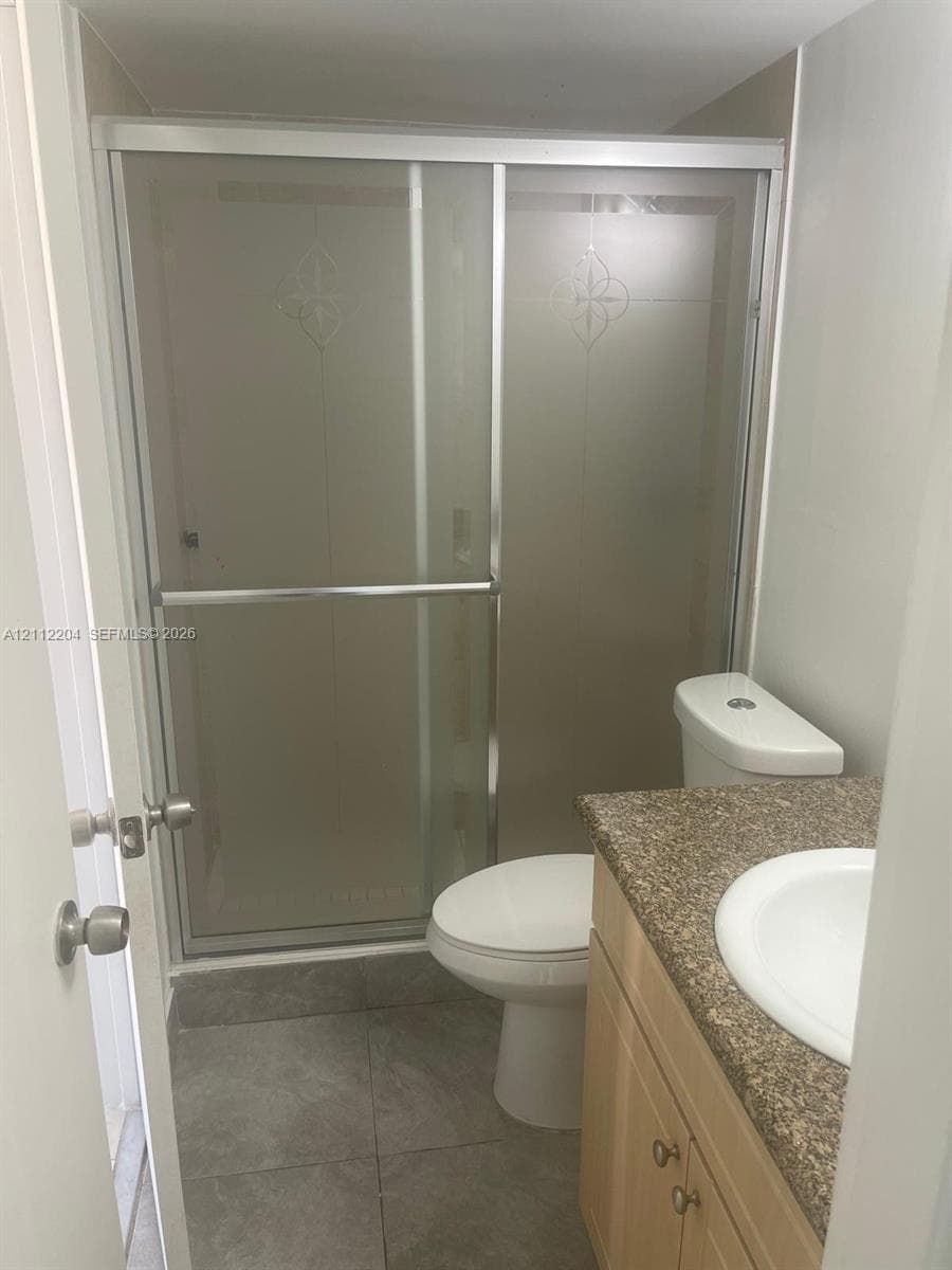 2020 NE 135th St 910 photo 11