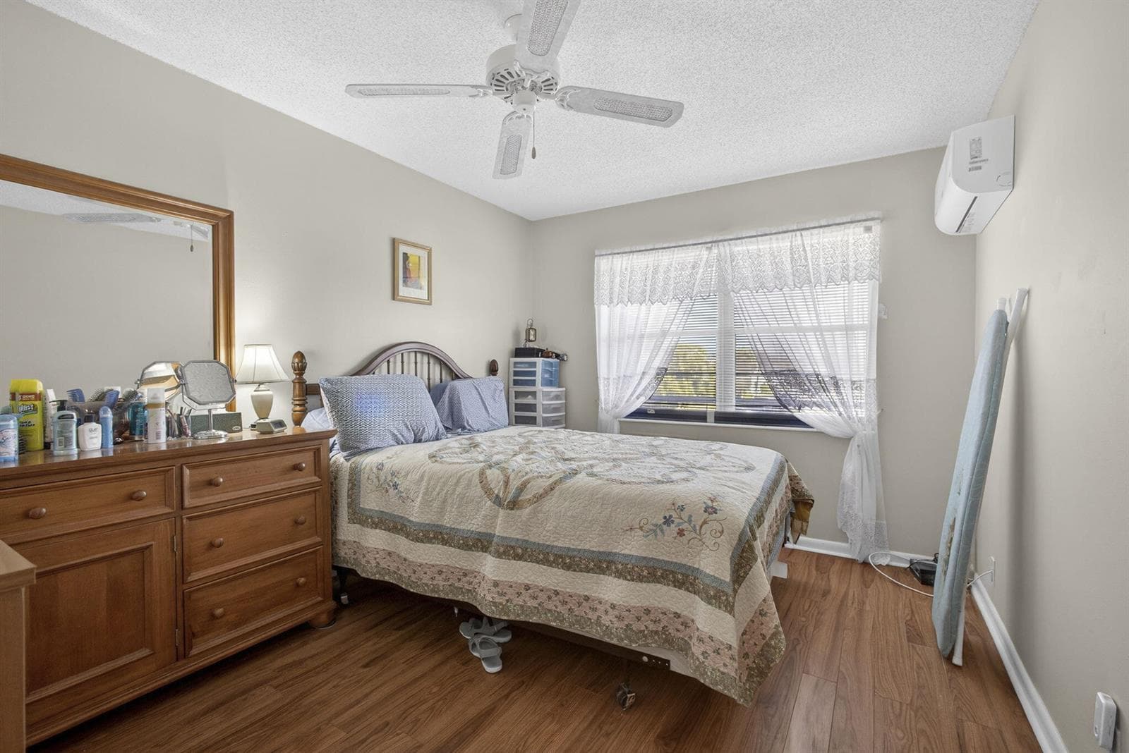 272 BEDFORD K photo 14