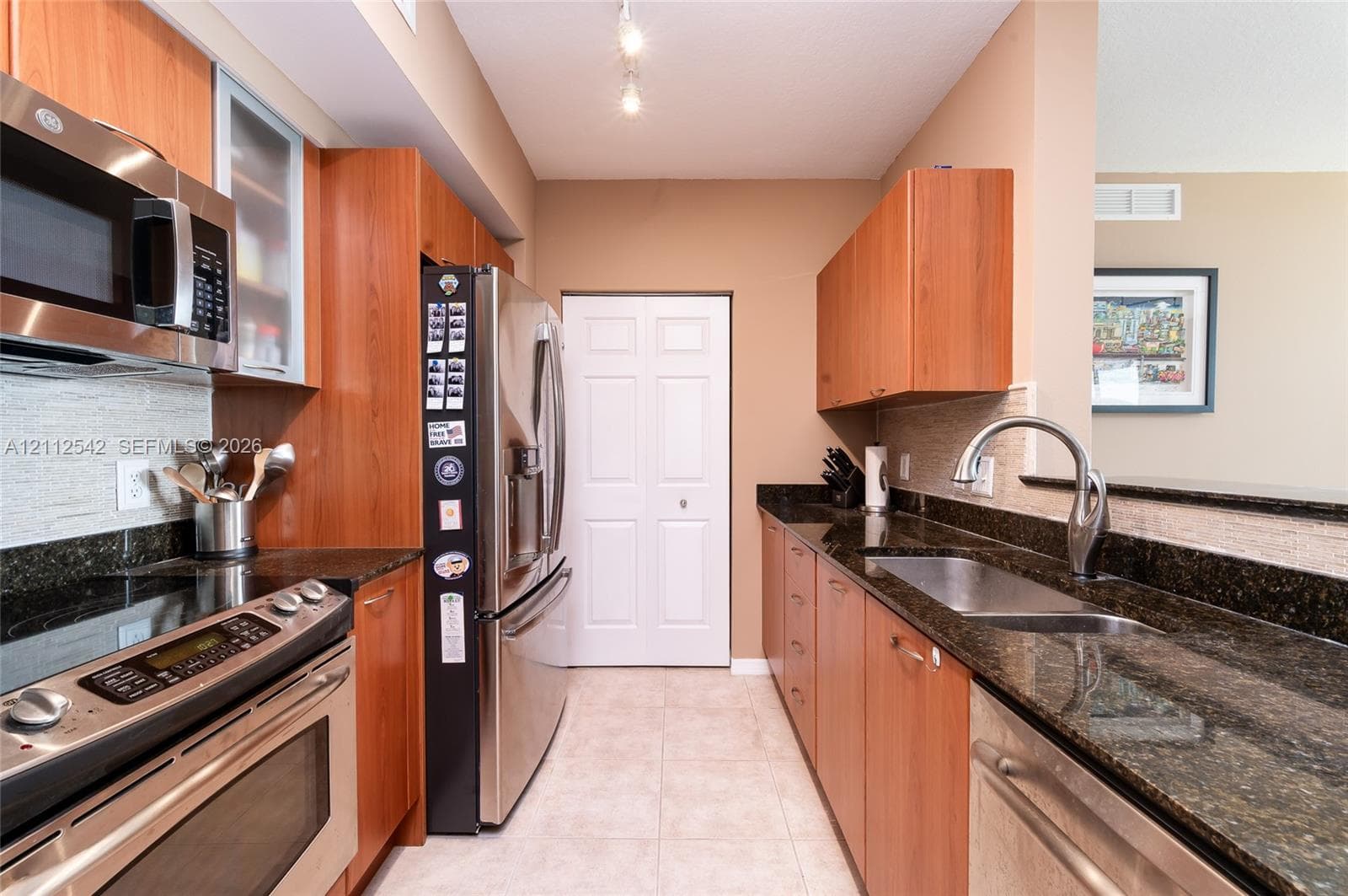 625 Casa Loma Blvd 1104 photo 6