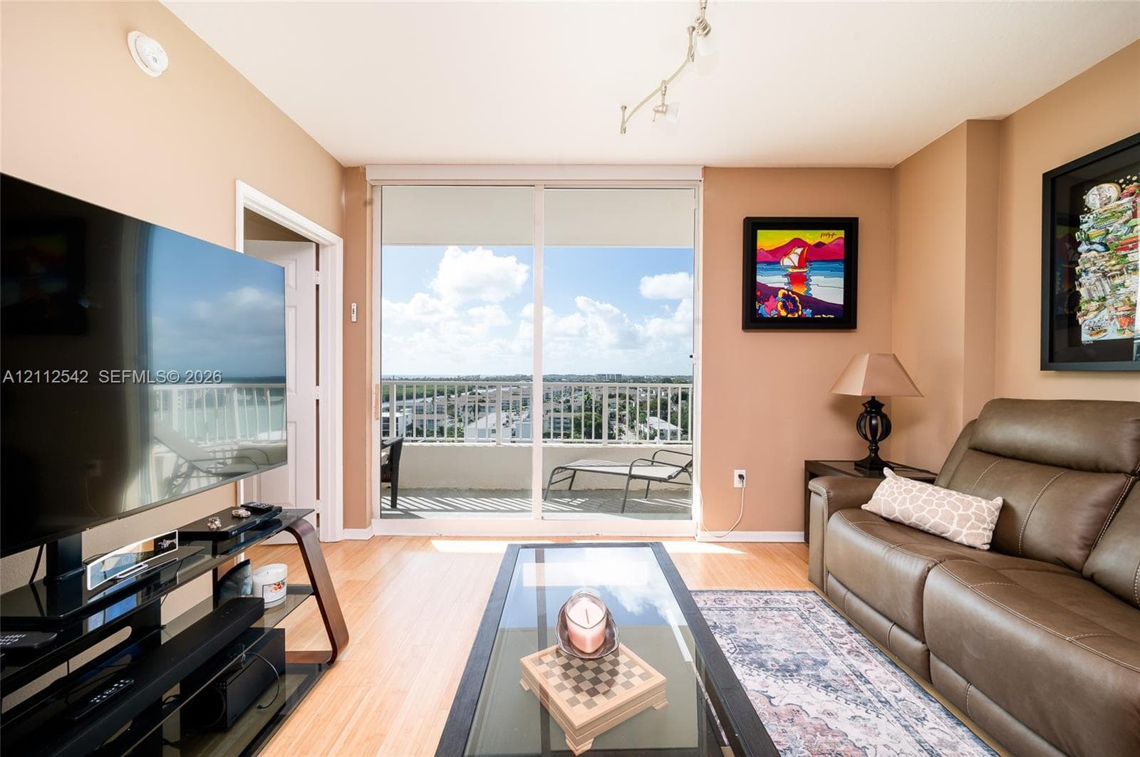 625 Casa Loma Blvd 1104 photo 3