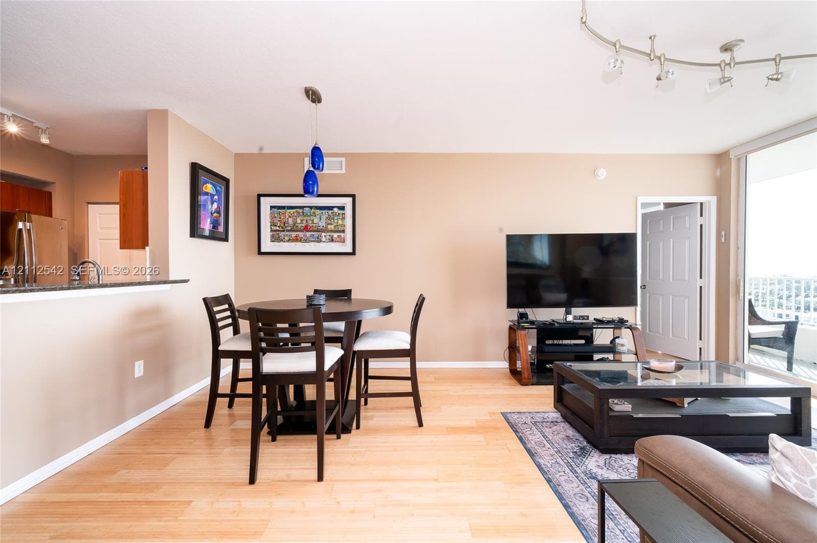 625 Casa Loma Blvd 1104 photo 5