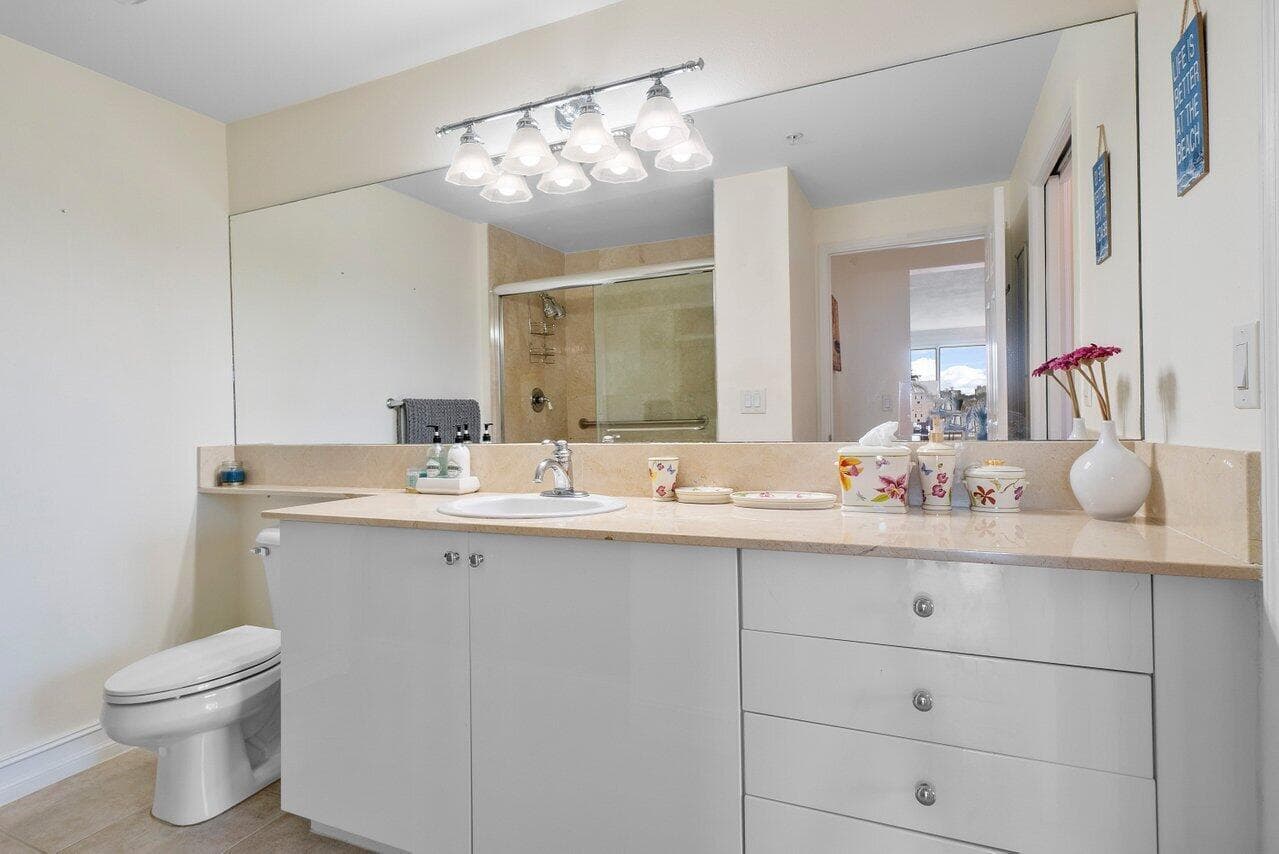 806 E WINDWARD Way 301 photo 18