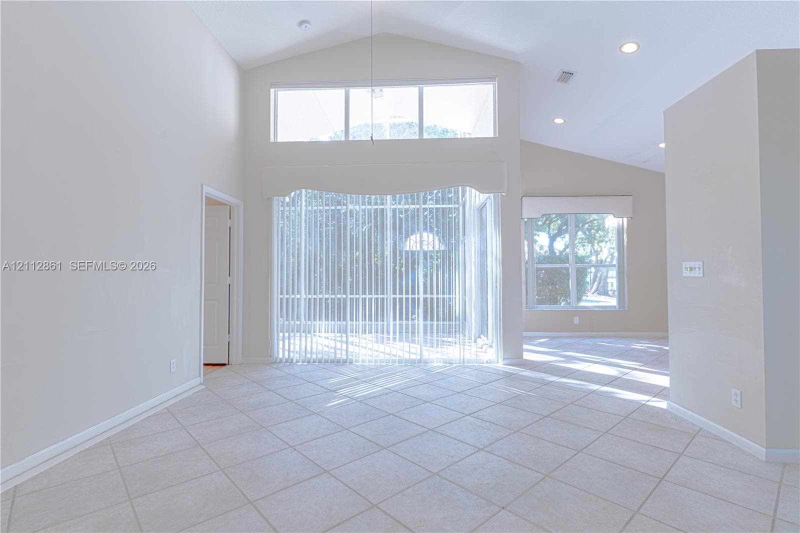 1528 SE Holyrood Ln photo 6