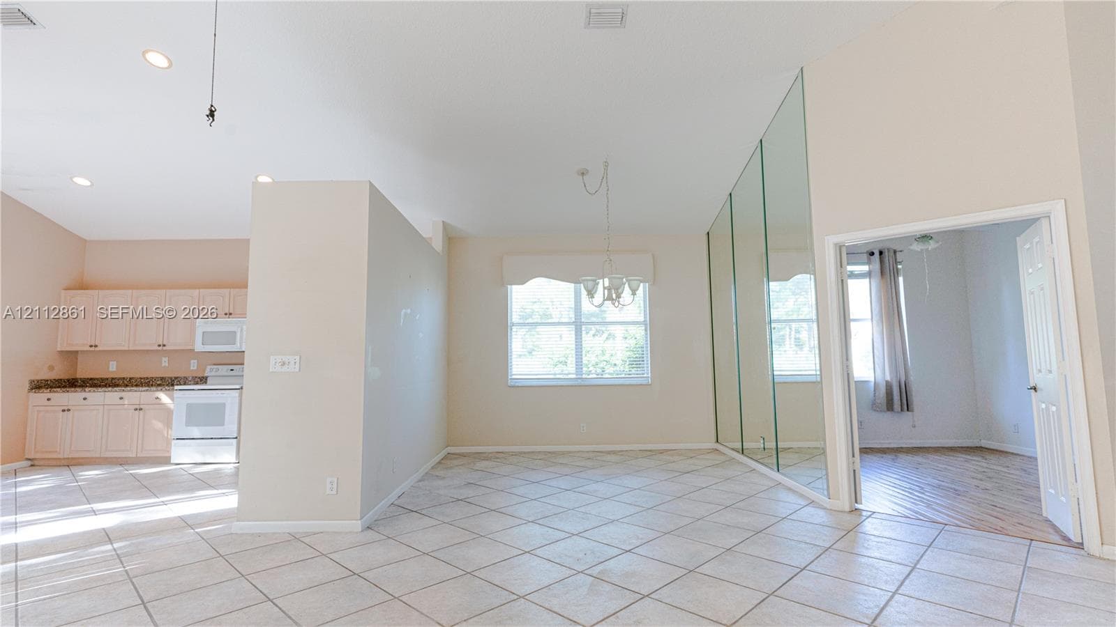 1528 SE Holyrood Ln photo 7