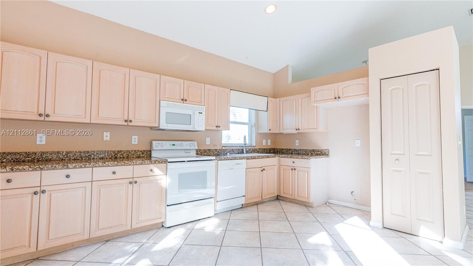 1528 SE Holyrood Ln photo 9