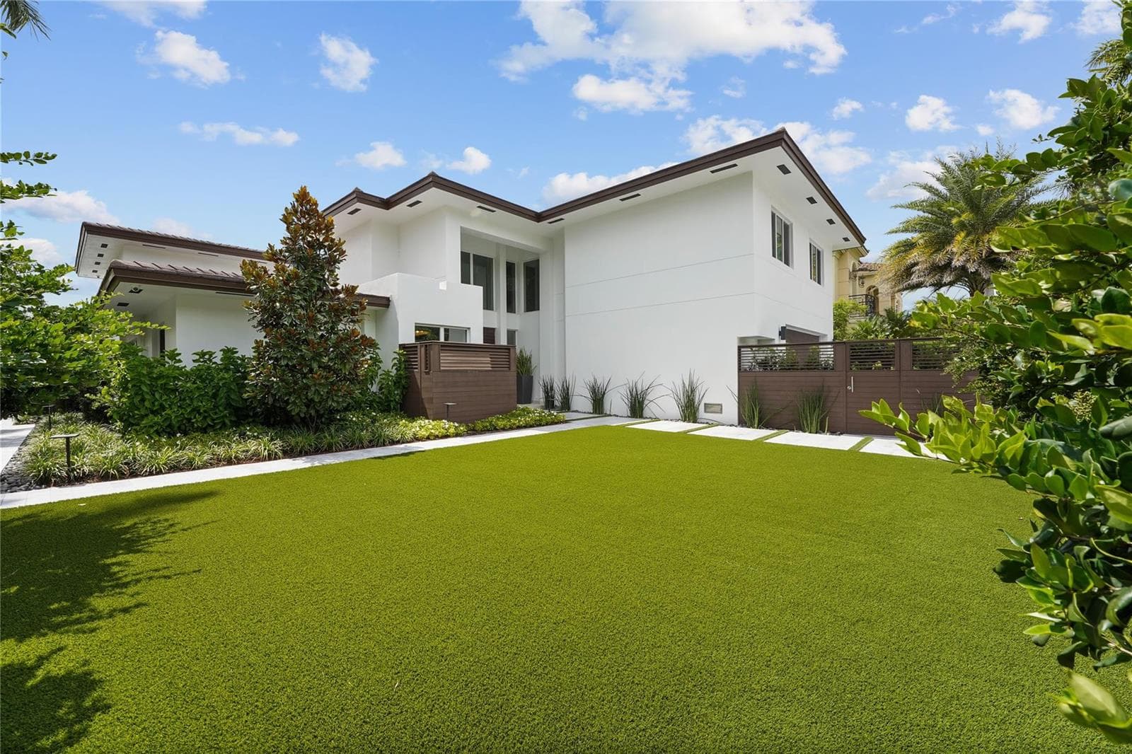 325 SEVEN ISLES Drive photo 12