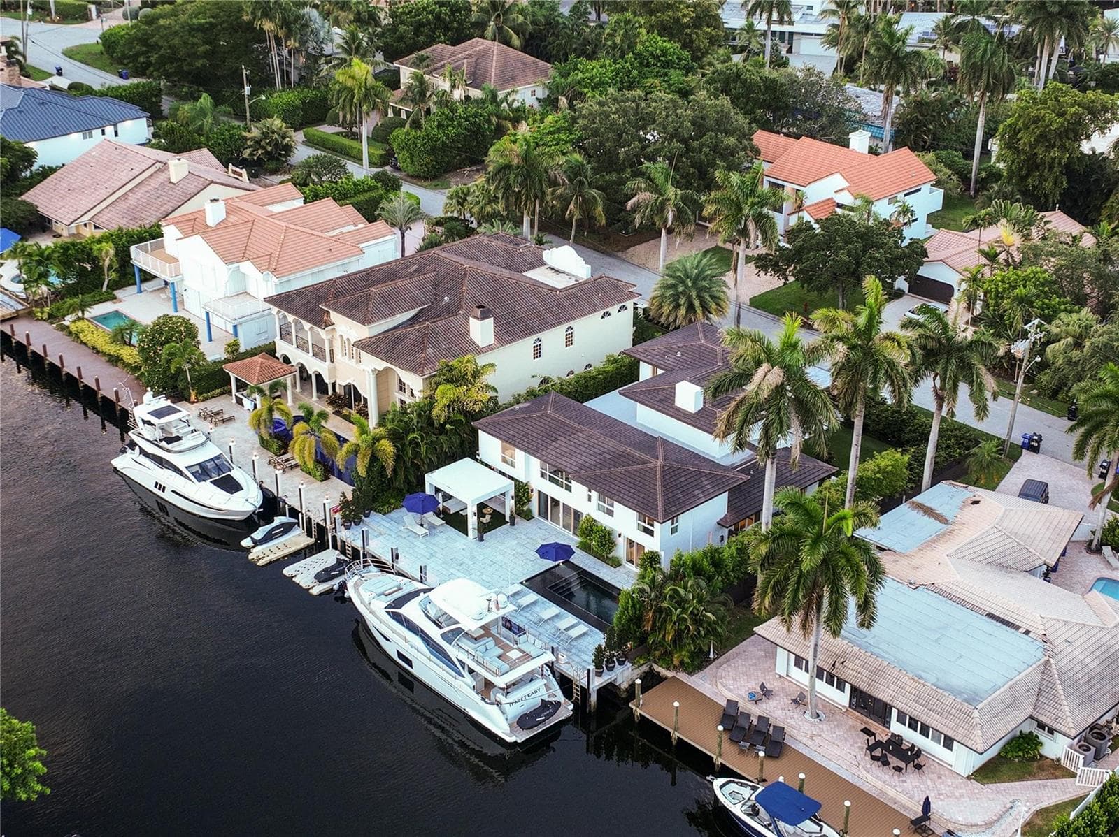 325 SEVEN ISLES Drive photo 9
