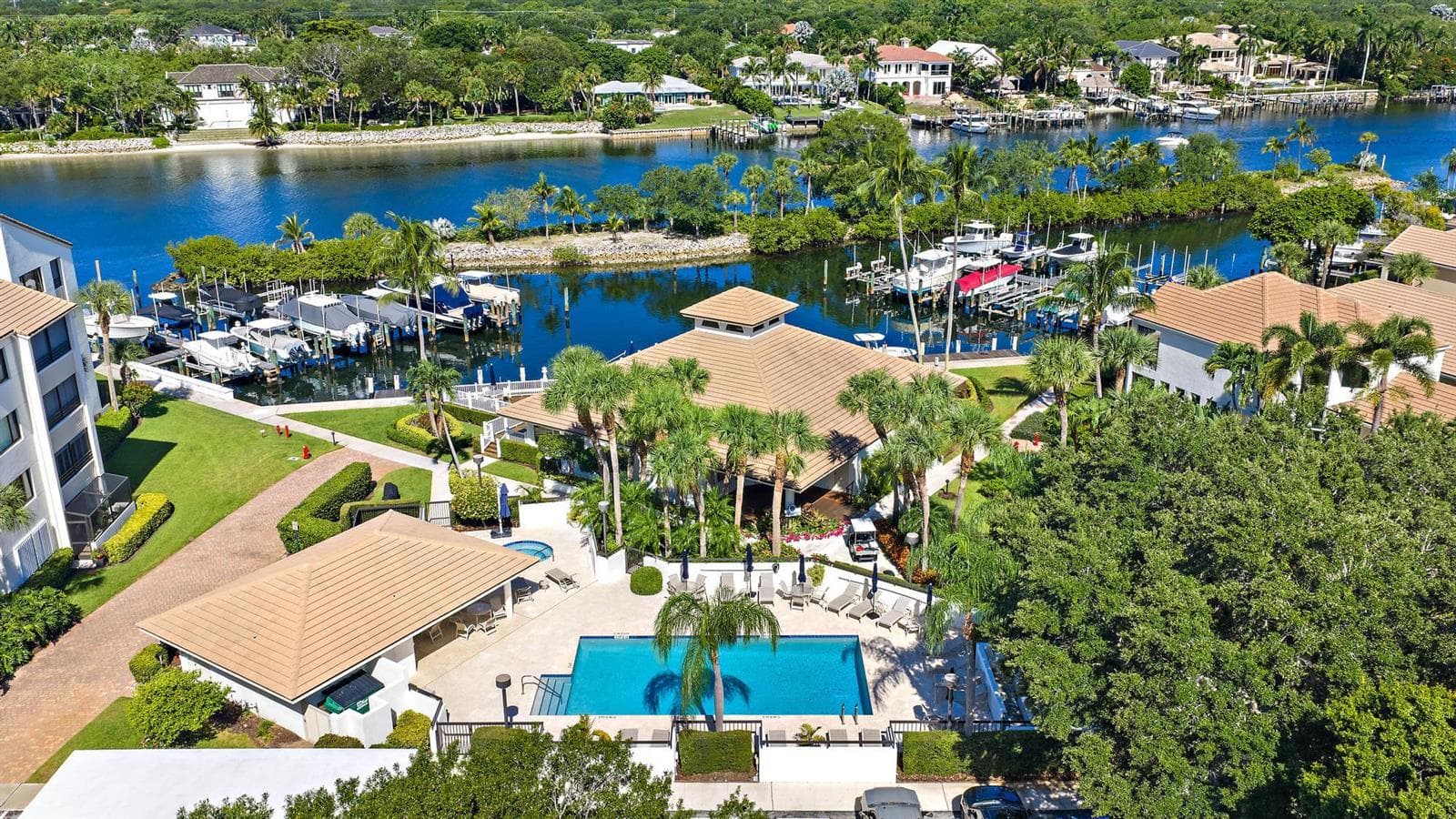 514 OAK HARBOUR Drive photo 3