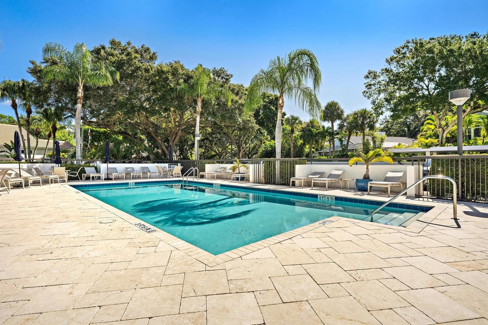 514 OAK HARBOUR Drive photo 5