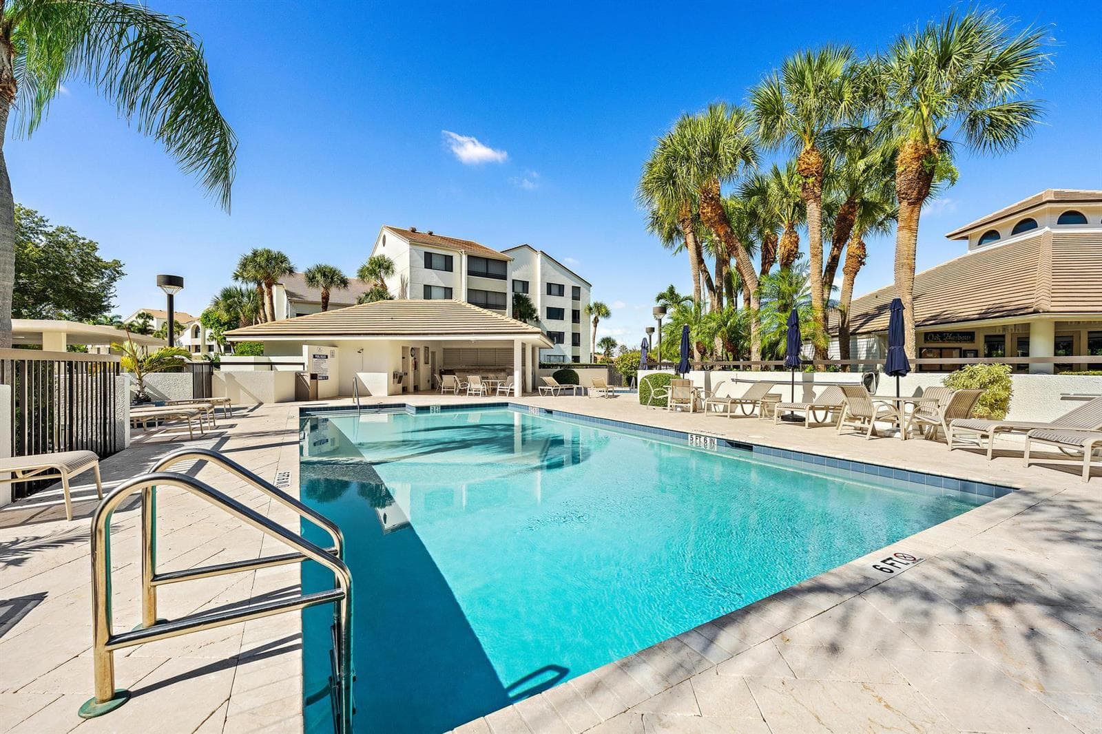 514 OAK HARBOUR Drive photo 4