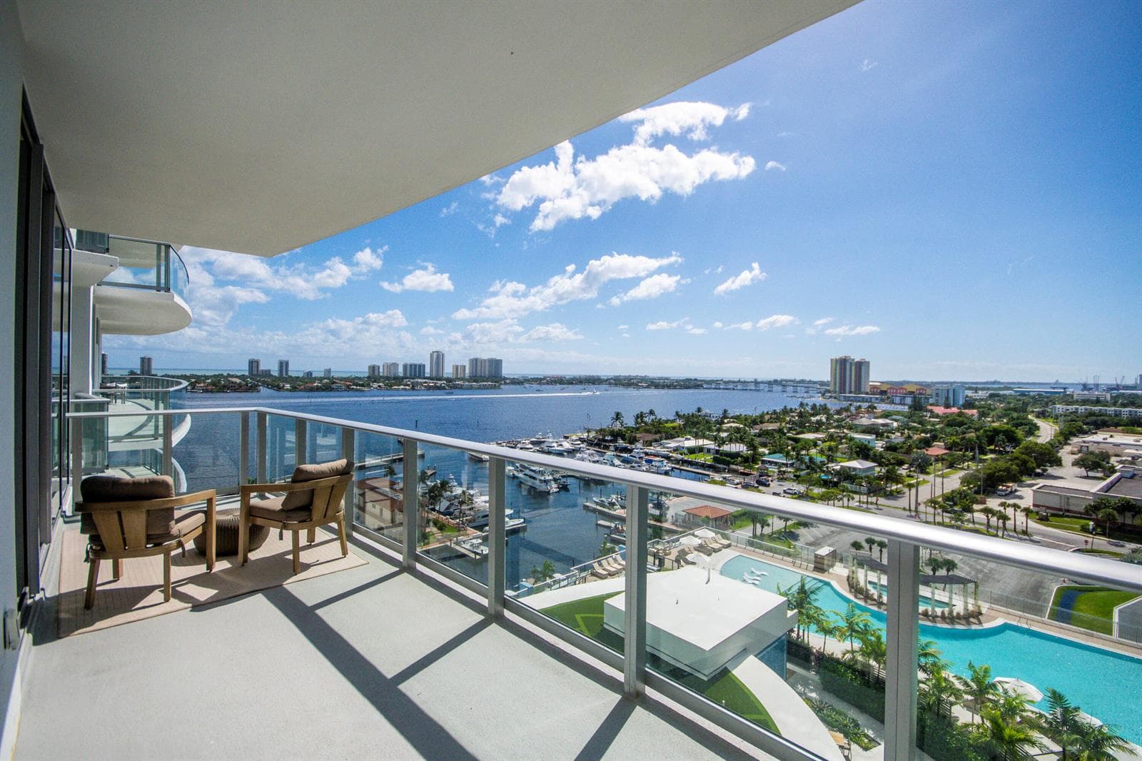 220 Lake Shore Drive 1207 photo 2
