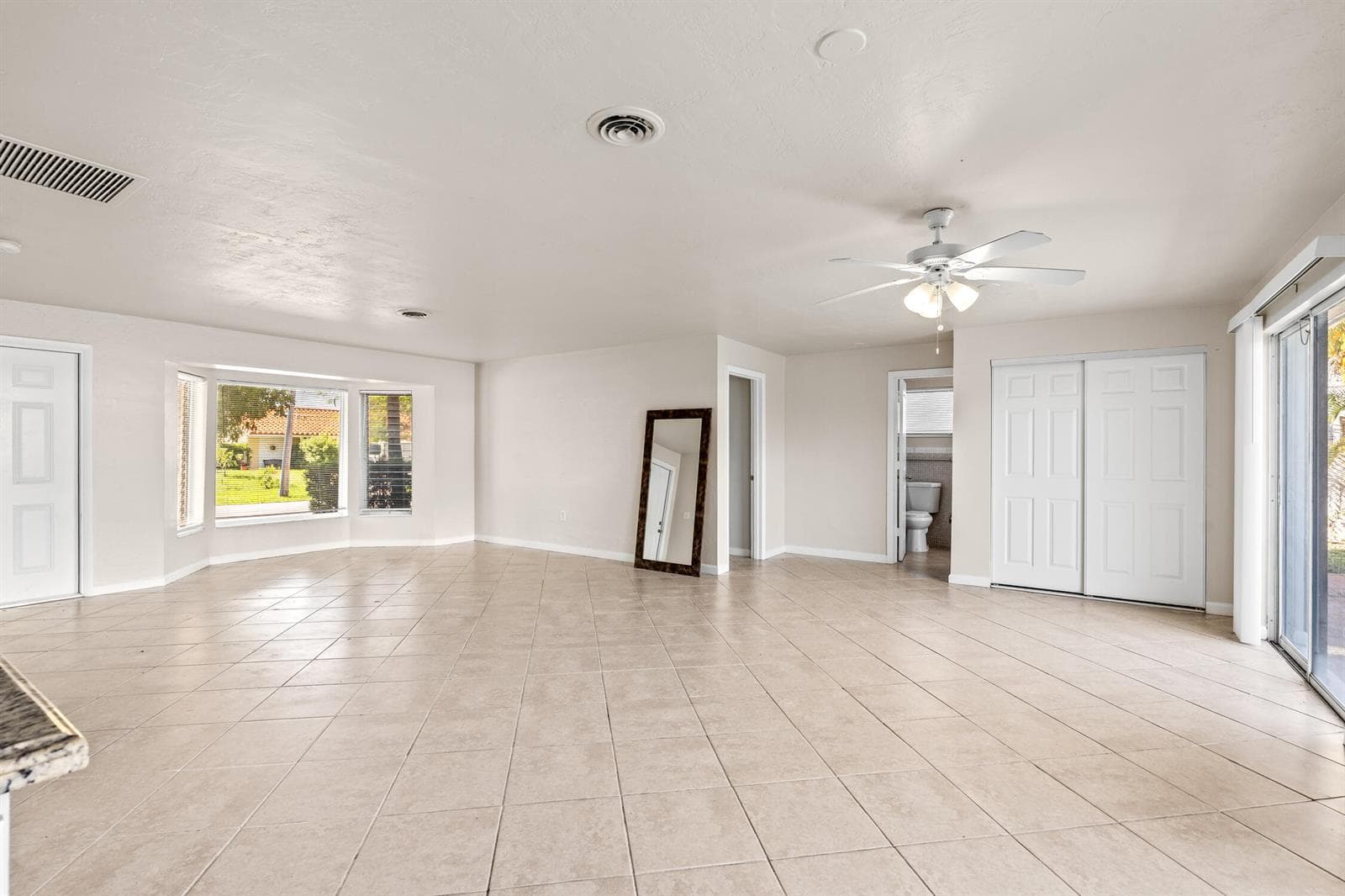 1700 SW 5TH Avenue photo 2