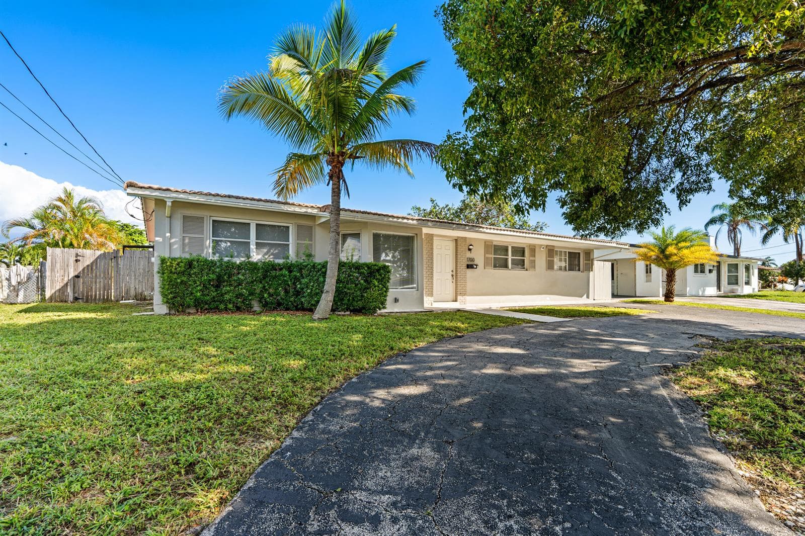 1700 SW 5TH Avenue photo 1