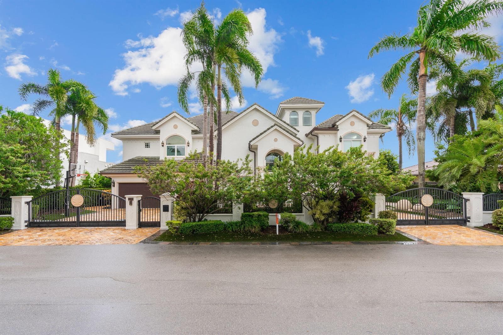 2200 INTRACOASTAL Drive 2
