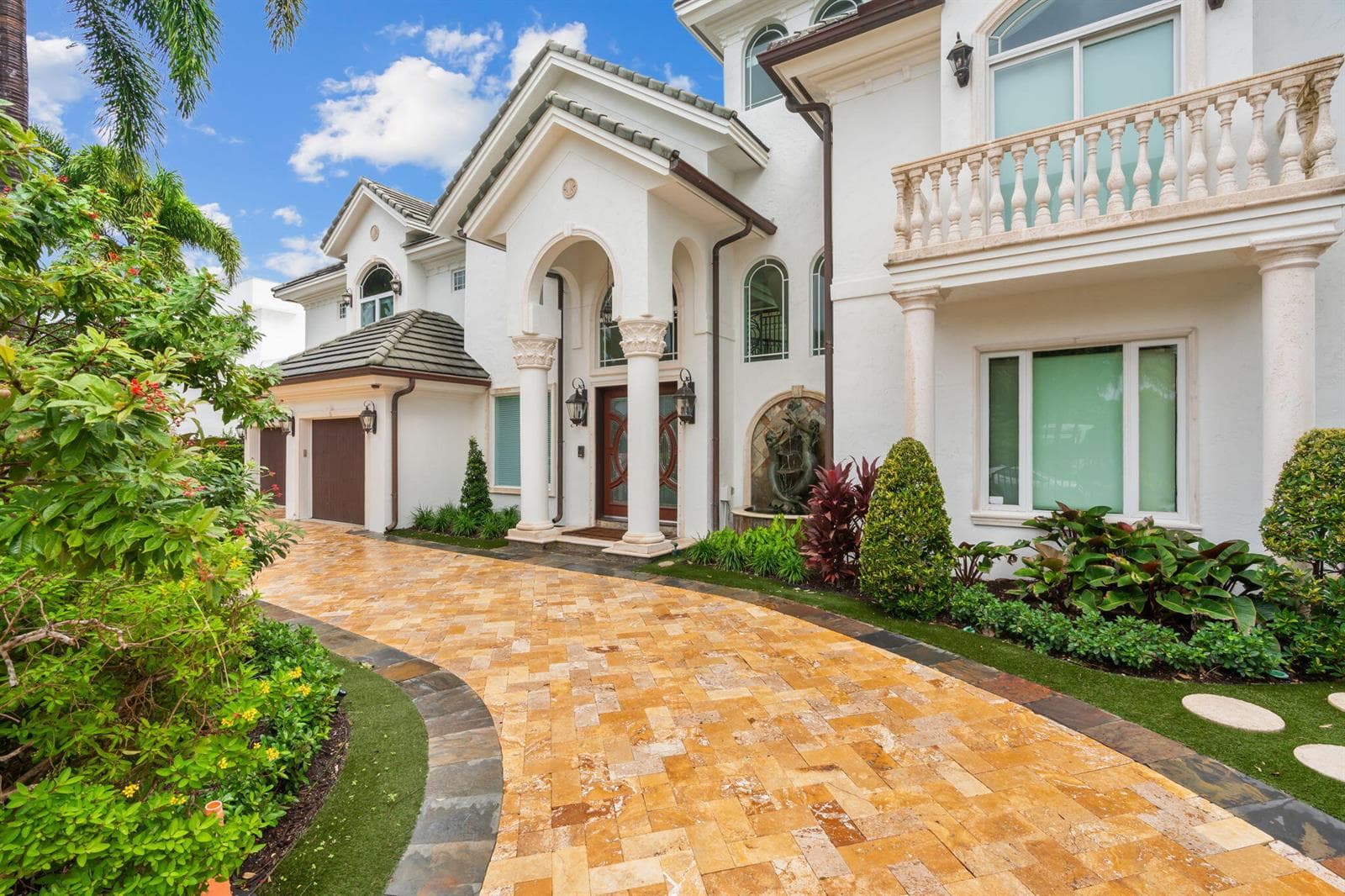 2200 INTRACOASTAL Drive 4