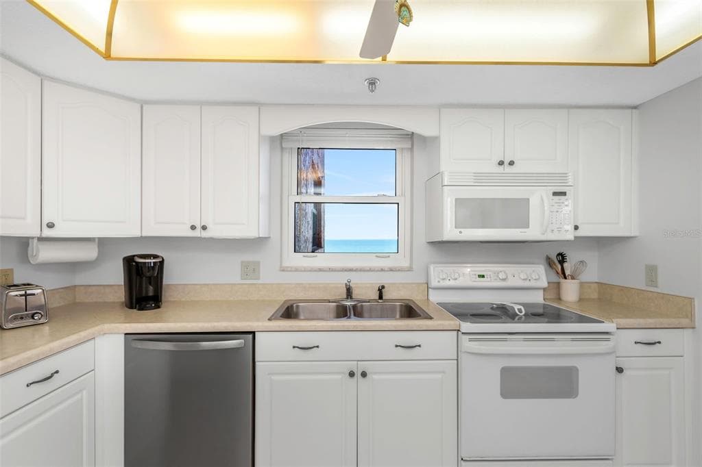 15316 GULF BOULEVARD 604 photo 9