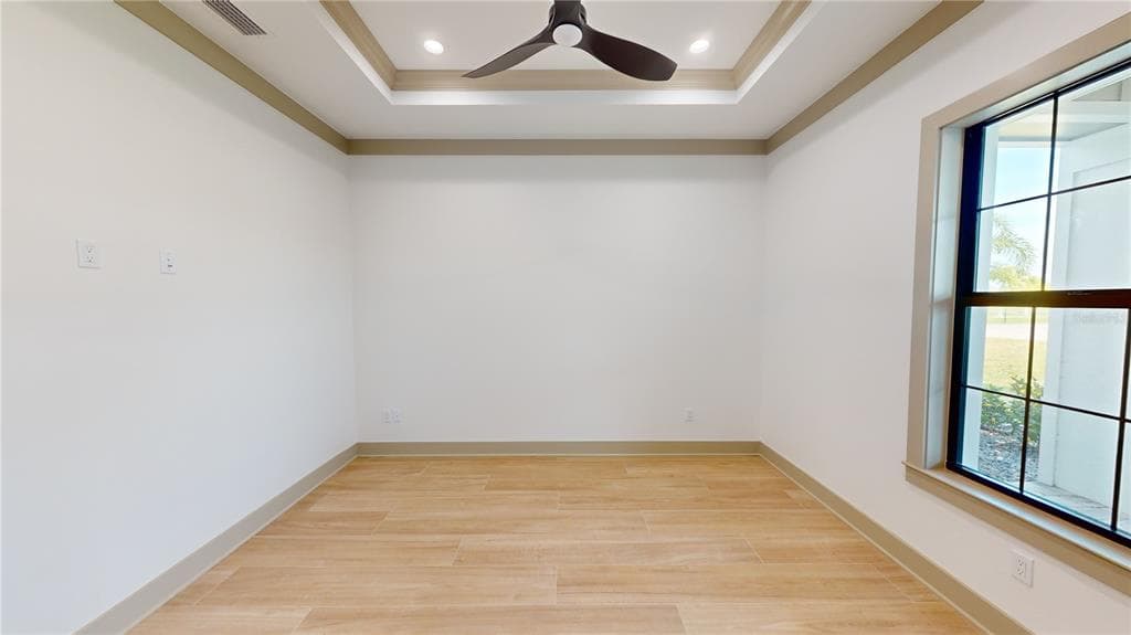 2033 TREASURE LANE photo 7
