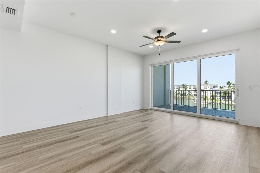 400 150TH AVENUE 305 photo 17