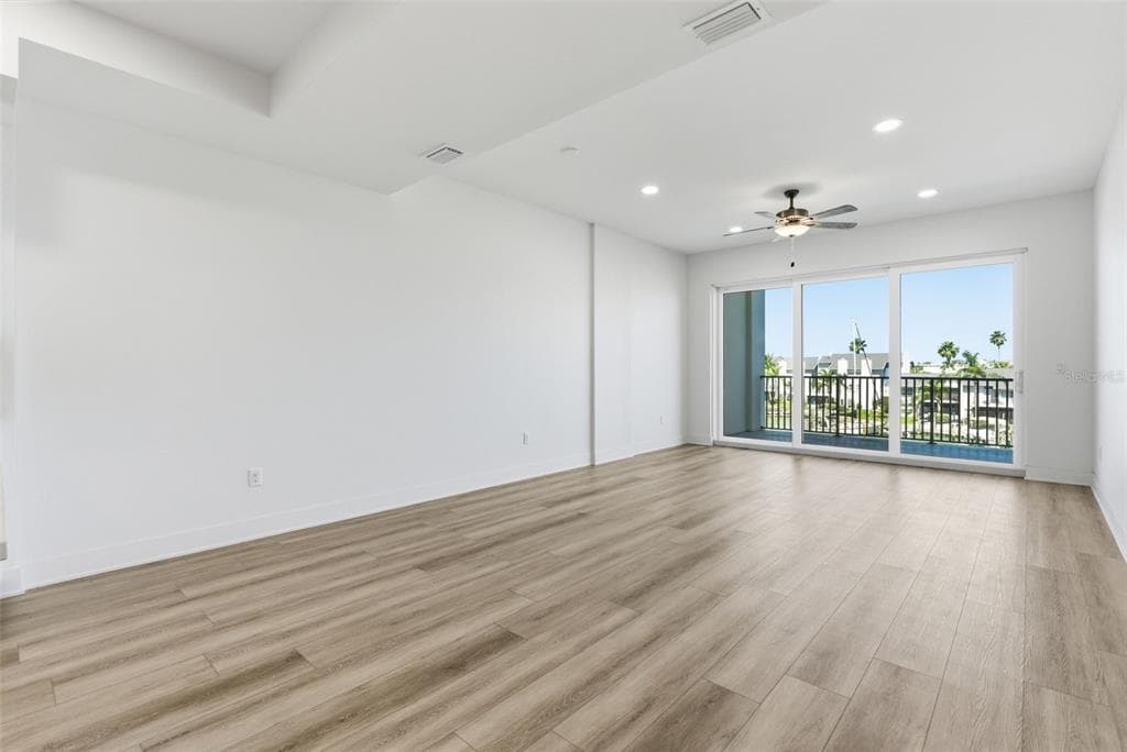 400 150TH AVENUE 305 photo 16