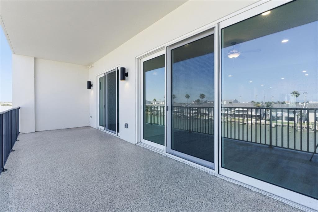 400 150TH AVENUE 305 photo 22