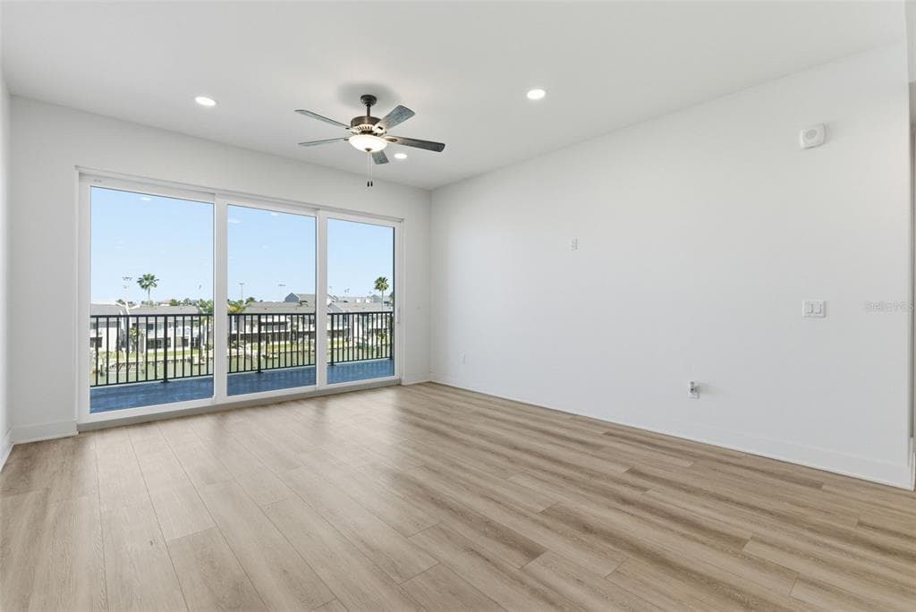 400 150TH AVENUE 305 photo 20