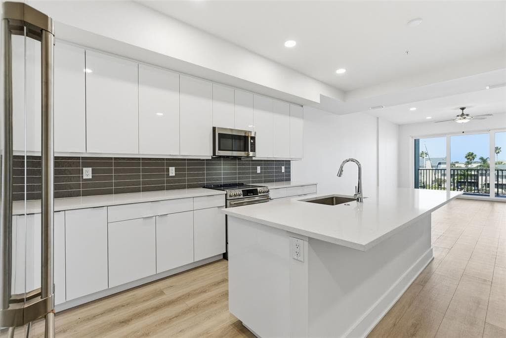 400 150TH AVENUE 305 photo 9