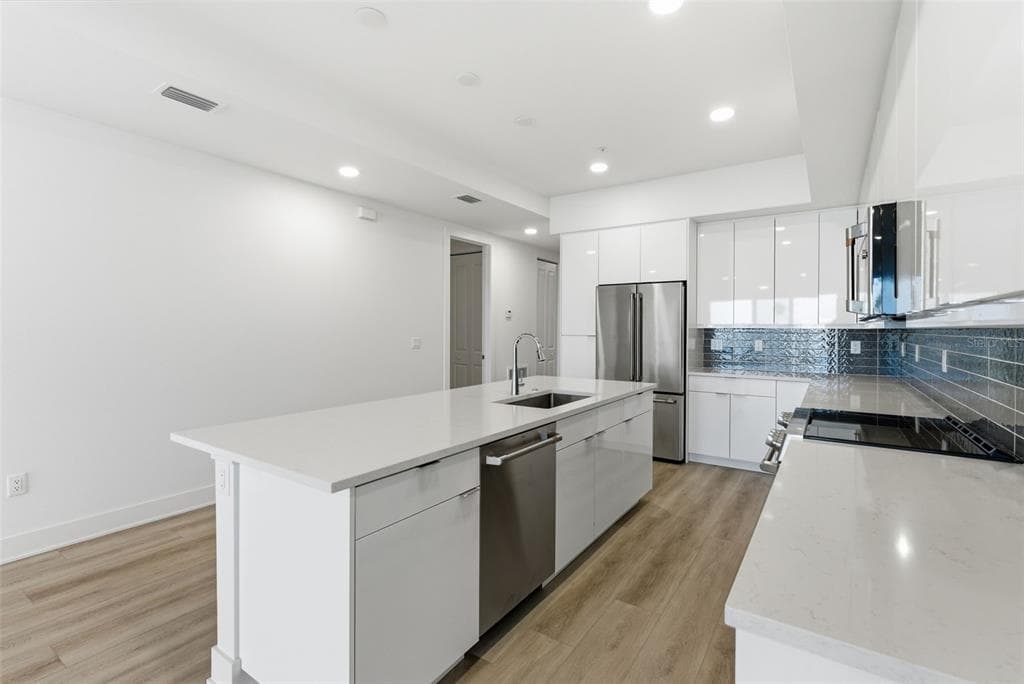 400 150TH AVENUE 305 photo 10