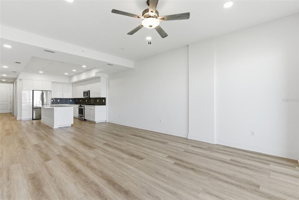 400 150TH AVENUE 305 photo 18