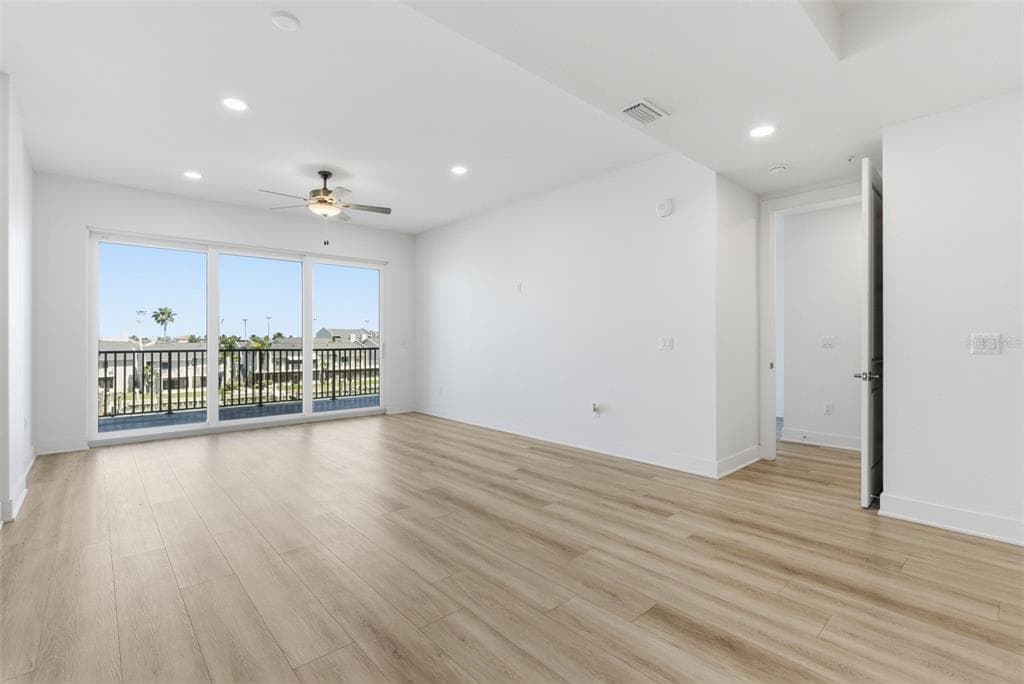 400 150TH AVENUE 305 photo 15