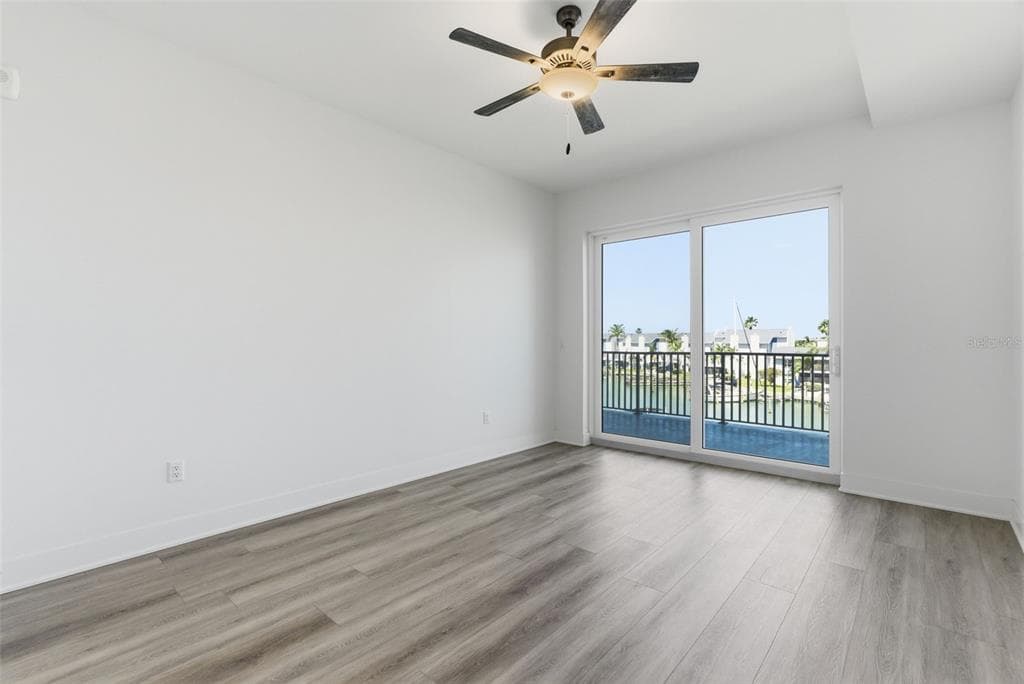 400 150TH AVENUE 305 photo 25