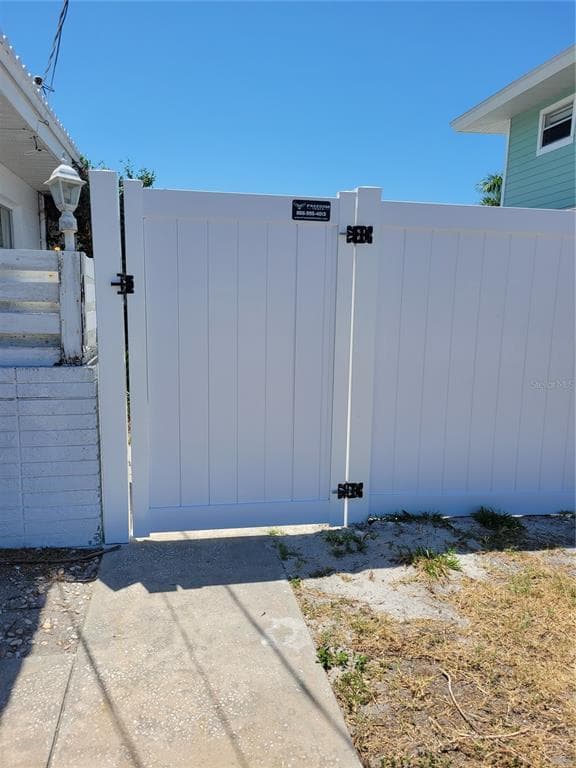 15318 HARBOR DRIVE photo 2