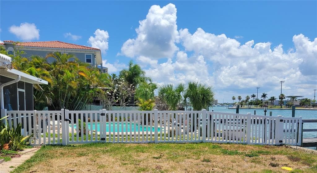 15318 HARBOR DRIVE photo 4