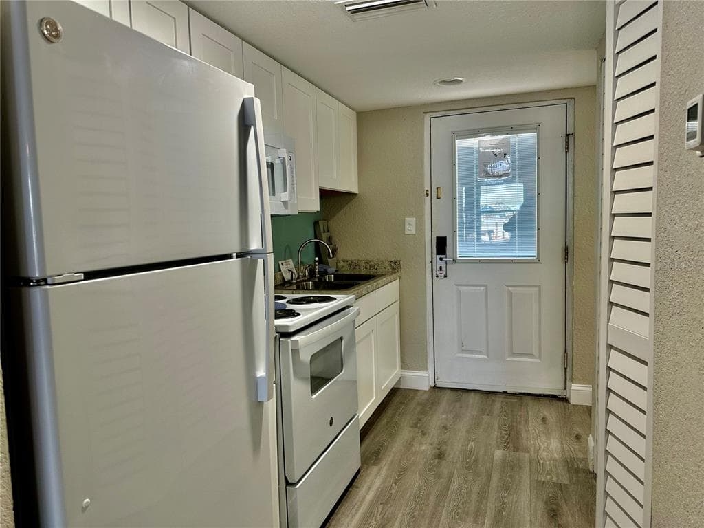 5297 S CHEROKEE WAY #104 3