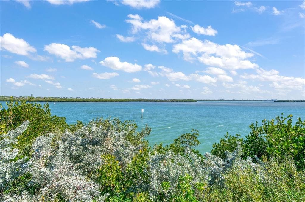 1198 MANDALAY POINT photo 23