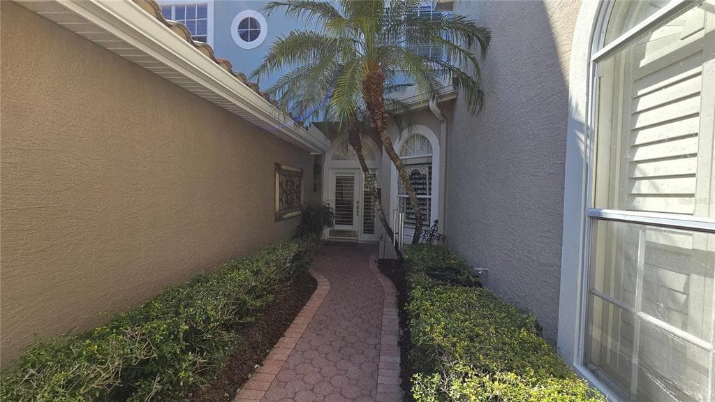 1648 LAGO VISTA BOULEVARD photo 3