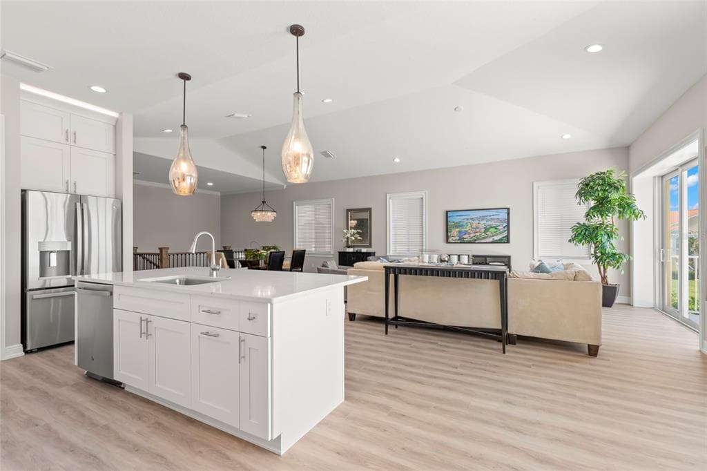 47A BAYVIEW COURT S photo 13