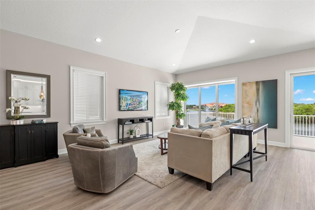 47A BAYVIEW COURT S photo 4