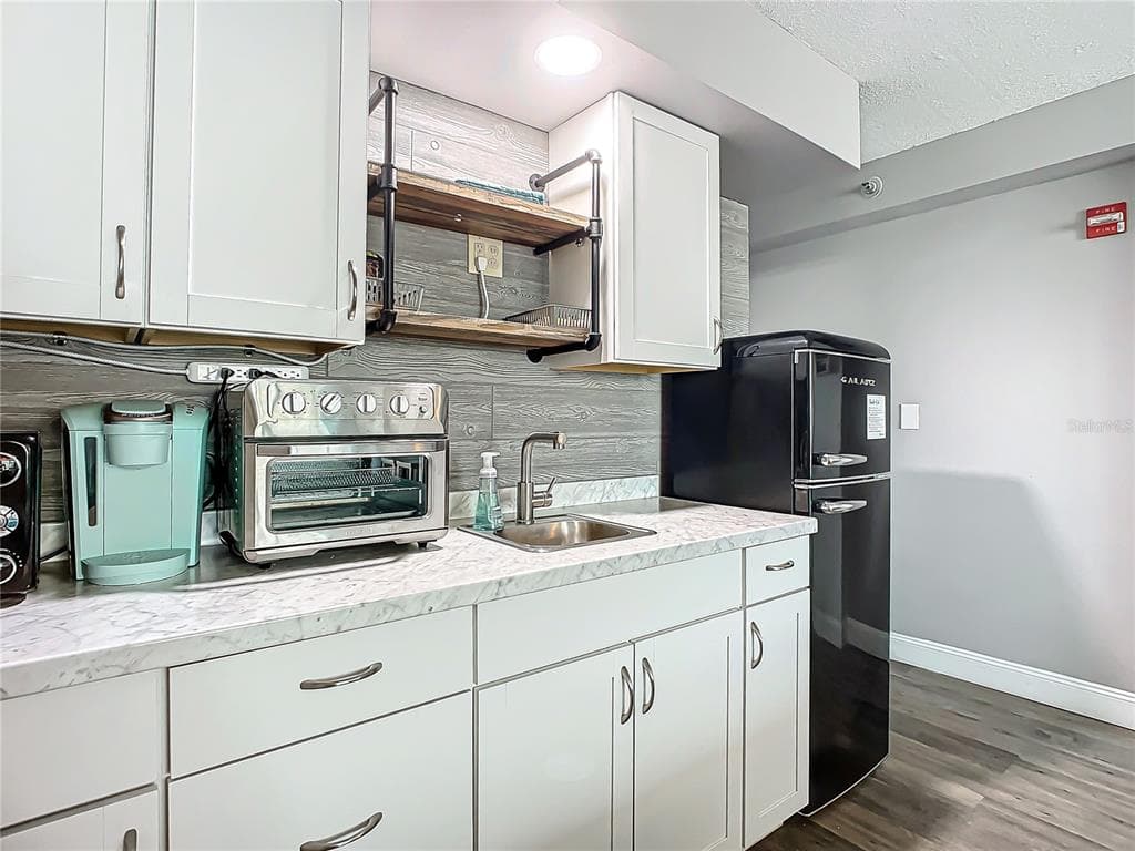1909 S ATLANTIC AVENUE 402 photo 12