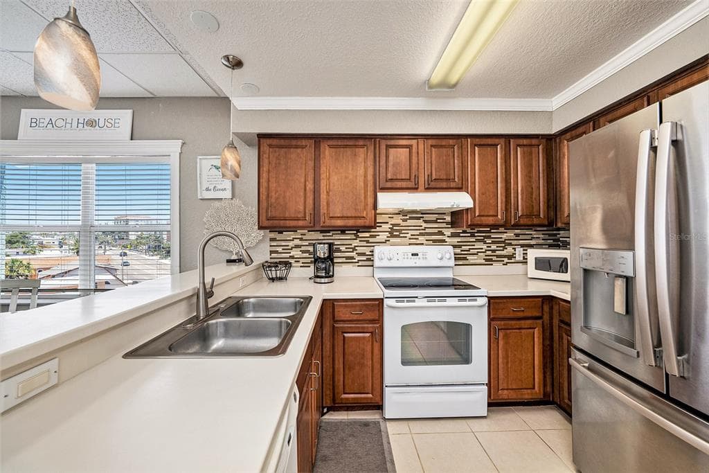 13999 GULF BOULEVARD 406 photo 13