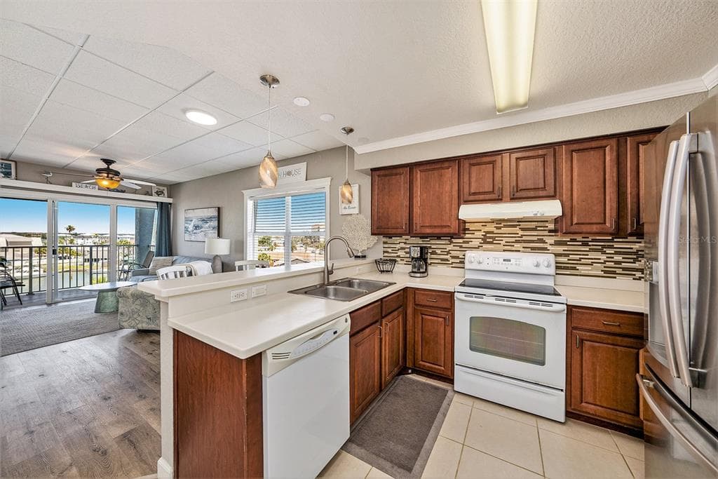 13999 GULF BOULEVARD 406 photo 12