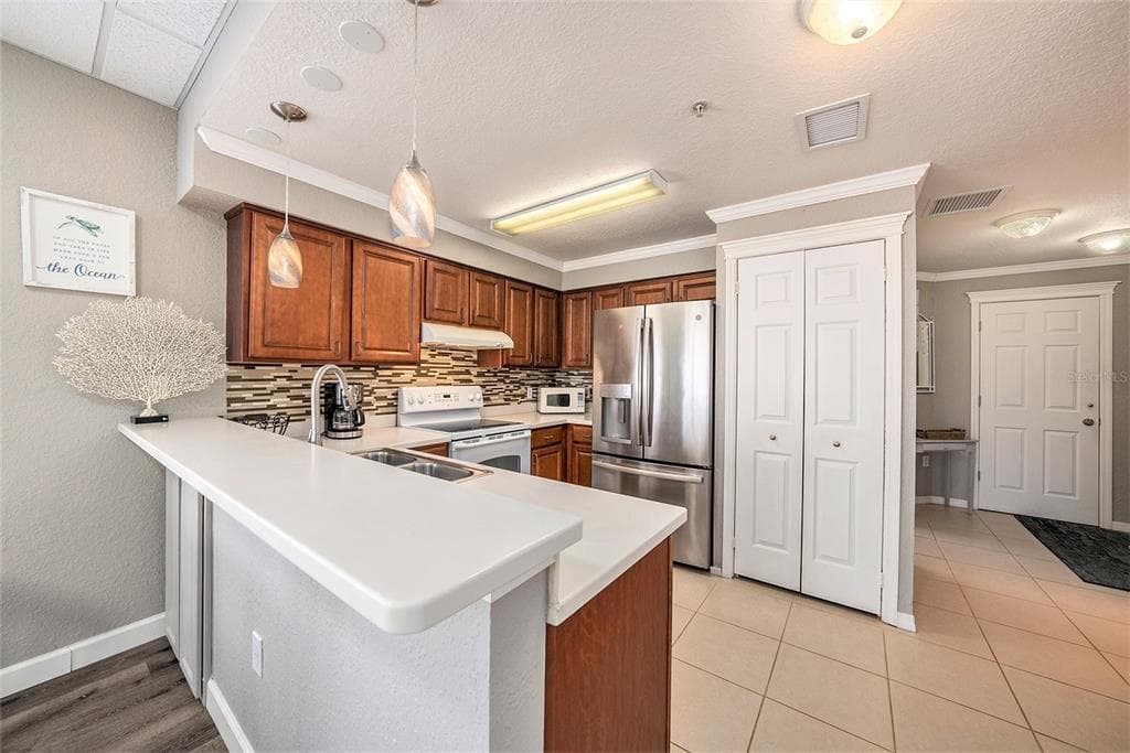 13999 GULF BOULEVARD 406 photo 11