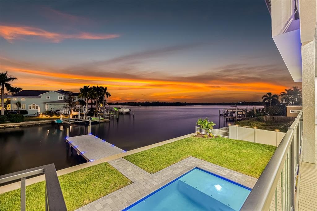 2121 BAYOU GRANDE BOULEVARD NE 1