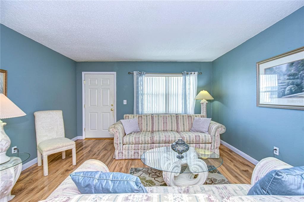 1893 SHORE DRIVE S 206 photo 7