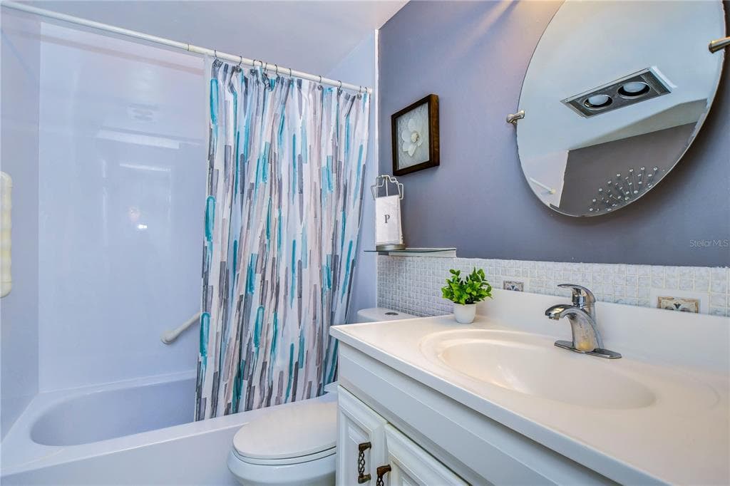 1893 SHORE DRIVE S 206 photo 20